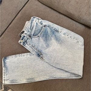 Abercrombie & Fitch Women's High Rise Mom Jeans